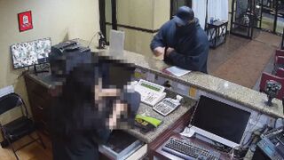 Ohio man robbing a hotel thanks the clerk before she tells him to “have a nice night”