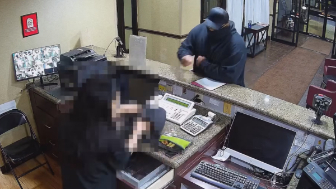 Ohio man robbing a hotel thanks the clerk before she tells him to “have a nice night”