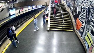 Man Traumatizes Entire Subway by Ending his Life in front of Them