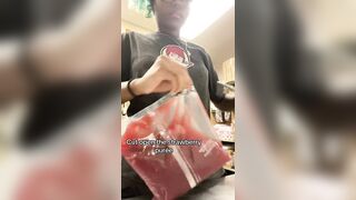 Wendy’s Employee reveals how they make their popular strawberry lemonade