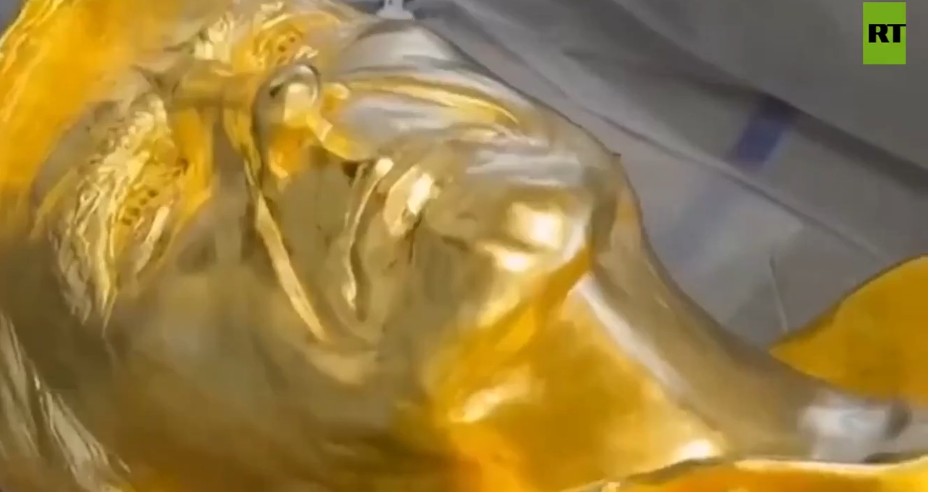 A Gold statue of President Trump’s assassination shot will be placed in his Miami golf club.