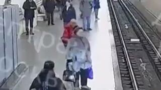 Watch Top of Screen. 60 Year Old man pushes 15 Year Old Boy under the Train