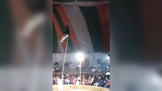 Female Circus Performer Strangles on the Ropes in Fatal Freak Accident. Continues to Circle Audience