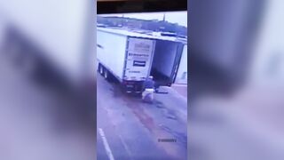 Truck Driver Pays with his Life for Not Securing his Trailer Door