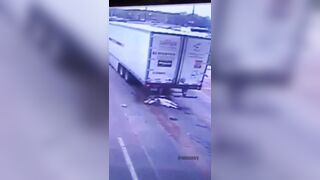 Truck Driver Pays with his Life for Not Securing his Trailer Door