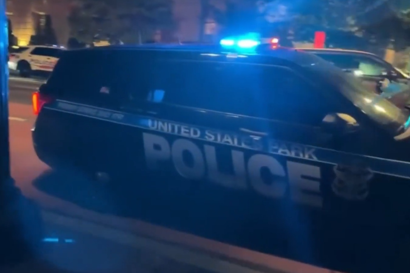 A Twitch streamer caught a police officer sleeping on duty outside the White House, with anime playing on his work laptop.