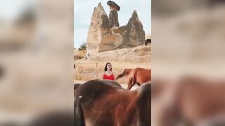 Instagram Influencer Quickly Finds Out Horses don't Give a Fuc*