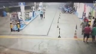 Man Murders his Girlfriend at Gas Station in Brazil