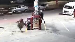 Left Behind: Woman leaves her Son to avoid Murderer that Wasn't Even for Her (man shot dead at gas station)