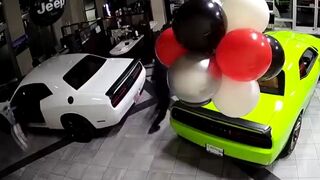 (See Context) Pro Thieves steal 6 Hellcats in under 45 Seconds from Kentucky Dealership