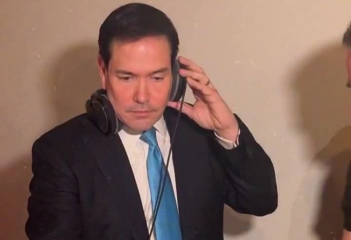 Add another job title to Marco Rubio's resume — wedding DJ.