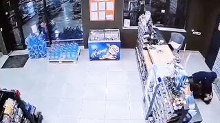 Thug Robs Innocent Female Cashier with his Bare Hands