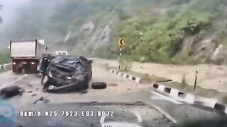 Death by Giant Rock Fall...2 People Killed in this Bizarre Accident