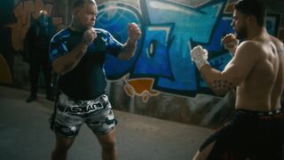 KING OF THE STREET FIGHT: American Fighter "BloodAxe" vs Frenchman "Orsu Corsu"