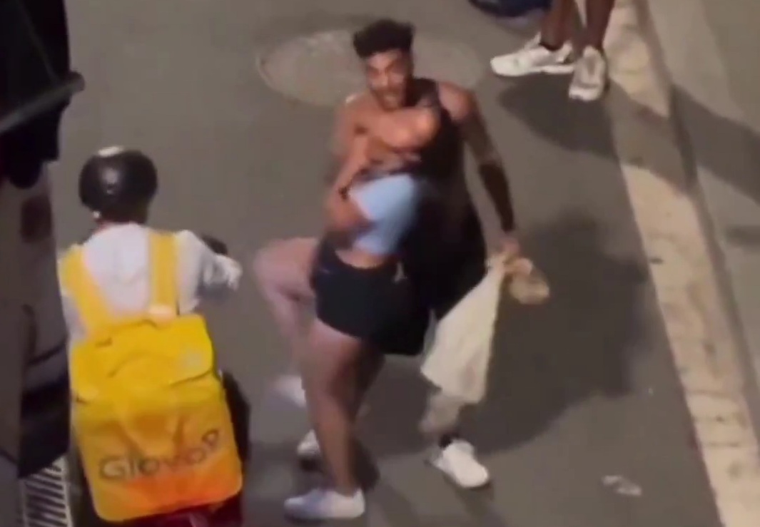 Moroccan migrant beats and tries to choke a defenseless young woman in Barcelona.
