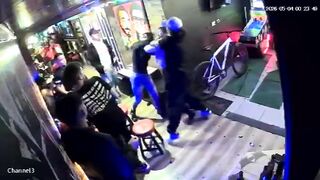 Woman attacks another with a bottle to the face in a bar in southern Bogotá