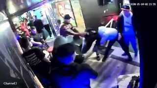 Woman attacks another with a bottle to the face in a bar in southern Bogotá