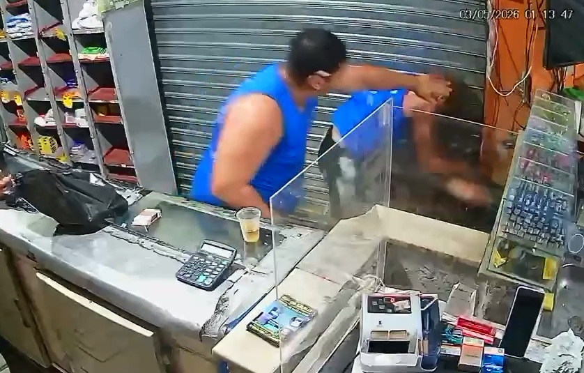 Man brutally assaulted with over 30 punches inside a warehouse in Olaria. Watch the video:
