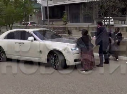 In Dagestan, two Roma women—holding children in their arms—threw themselves in front of a wedding motorcade, begging for money.