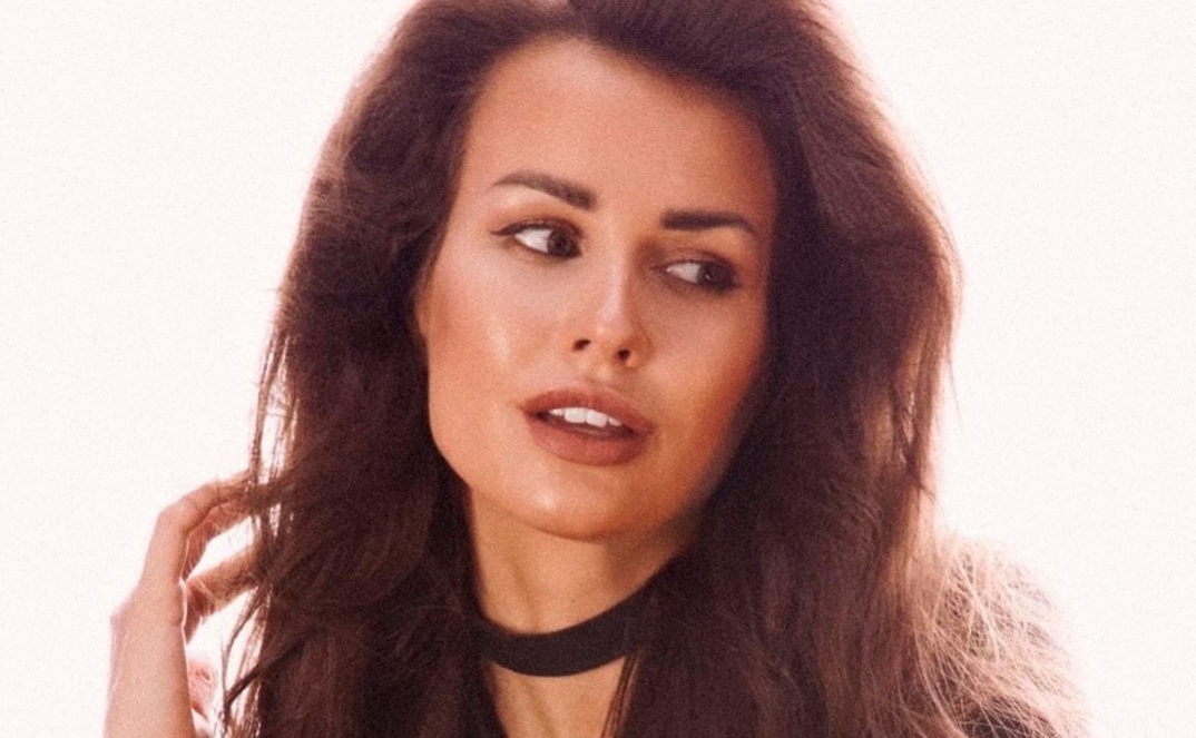 A well-known blogger and star of Navai’s music video "Devochka-Voyna" ("War Girl")—was struck and killed by a motorcycle in Moscow.