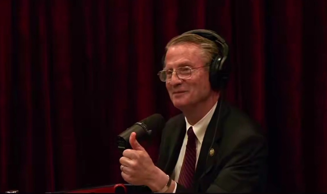 THE MAN BURCHETT ON ROGAN GIVING OUT FIST BUMPS LOL
