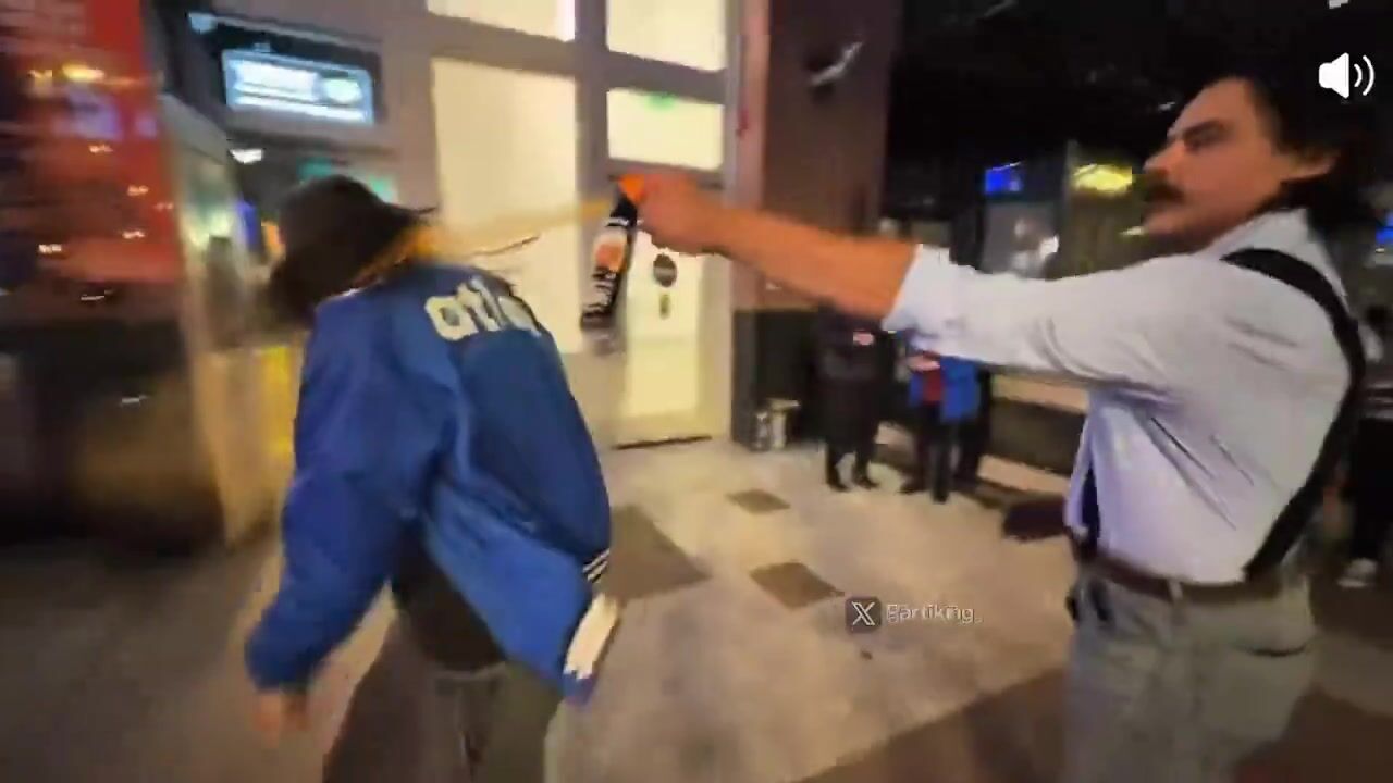 Chudthebuilder BEAR MACES BLACK MAN IN THE FACE