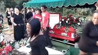 Souless Woman Twerks at her Sons Funeral ...