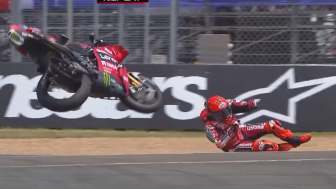 A HUGE crash for Marc Marquez on the penultimate lap