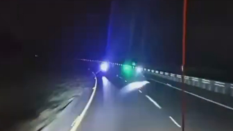 Truck driver runs over suspected criminal to escape fake checkpoint on Mexican highway