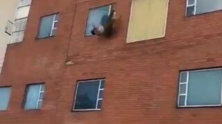 Woman Loses her Face after Suicide Jump