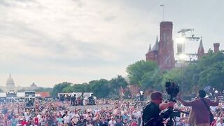 BEAUTIFUL sight on the National Mall as a SEA of American Christians sing in unison d