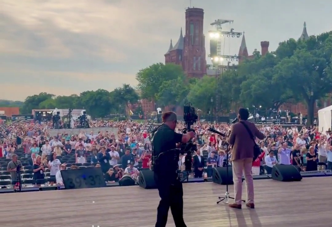 BEAUTIFUL sight on the National Mall as a SEA of American Christians sing in unison d