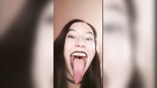 LONG TONGUES ARE HOT