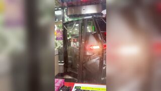 Burglars crash car into gas station, steal ATM in Chicago