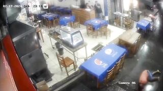 Man in Ecuador Shot to Death while with his Girl inside a Restaurant (See Info in Description)