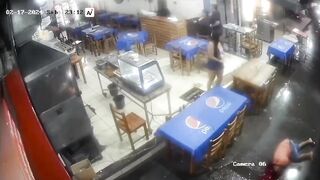 Man in Ecuador Shot to Death while with his Girl inside a Restaurant (See Info in Description)
