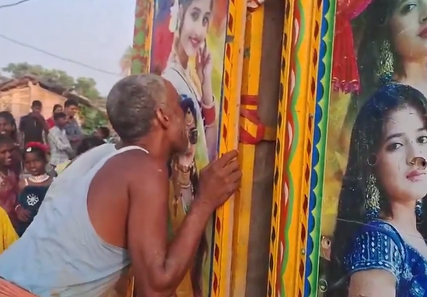 'Horny B**tards': Bihar Man Caught Licking Posters Of Women On Truck, Viral Video Sparks Outrage