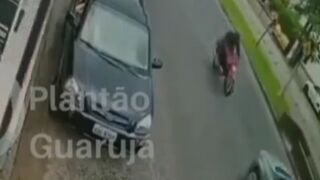 White Bus moves out of the Way so Motorcyclist can Kill Himself (Accident)
