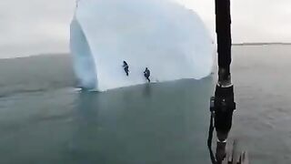 This is Why you don't Climb onto Icebergs...Bad Ending (Classic)