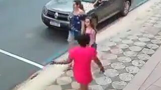 Woman Attacks Little Girl for No Reason, Until Anderson Silva shows Up for Justice