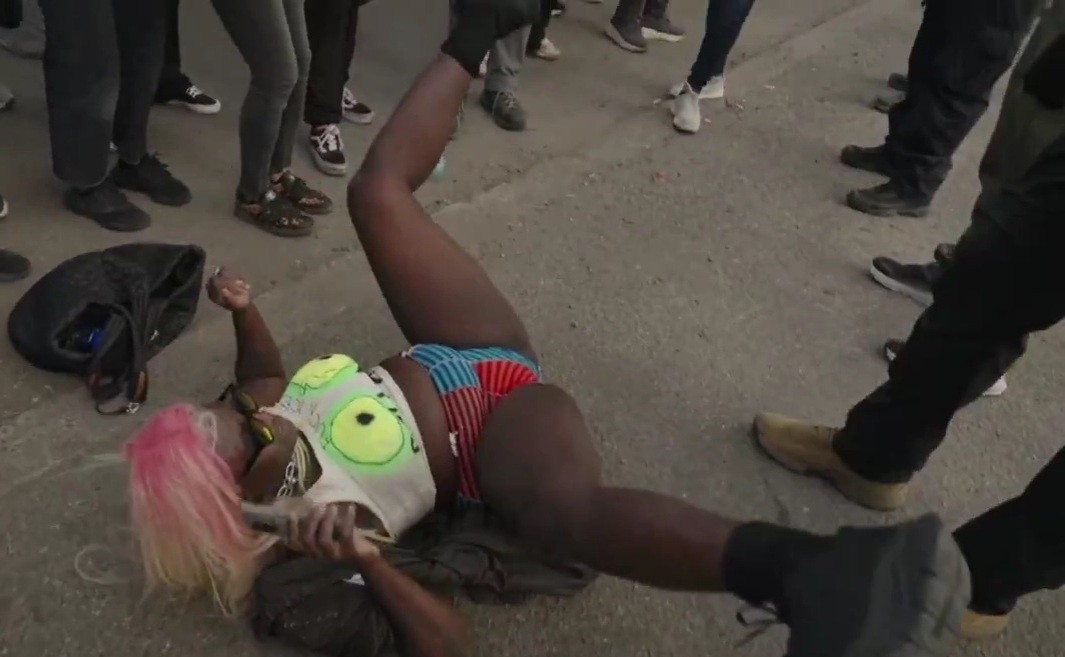 Some crackhead is now on the ground (literally) outside ICE Newark SPREADING HER LEGS