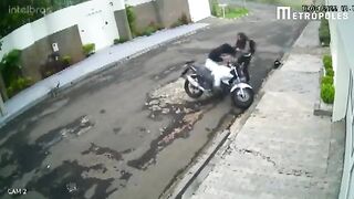 Persistent Woman will NOT Let this Man Steal Her Motorcycle for Anything...Good for Her