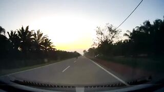 Brutal Head on Collision Yesterday in Malaysia Kills on Impact