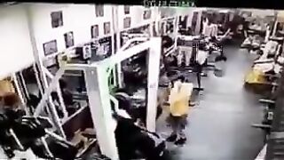 Accident in the Gym in Mexico Killed the Woman Instantly...I don't think she knew How much Weight was on There.