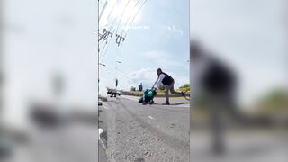 bald thug got out in a rage and brutally beat a cyclist in the middle of the street.