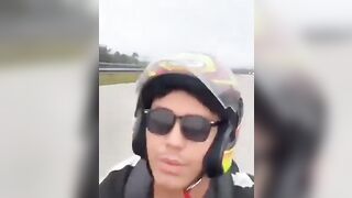 Showoff Recording while Riding Finds out Quickly how Fragile Life Is