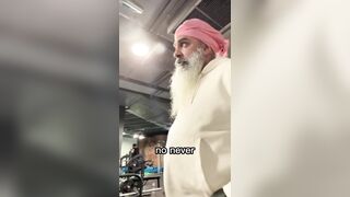 HUGE KNIFE: Sikh explains why they can carry such a big deadly knife around