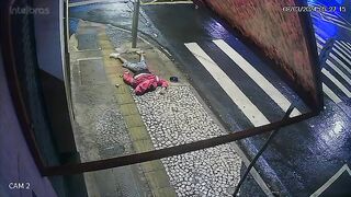 Brazil: Three People Killed a Man in the Street Beating Him after he was already Dead