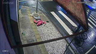 Brazil: Three People Killed a Man in the Street Beating Him after he was already Dead