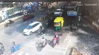 Horror in HD: Woman ends up in the Tires of this Bus (See Info)